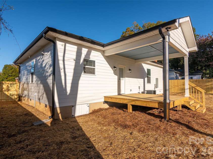719 Smith Street, Shelby, NC 28150.  MLS# CAR4312792, YatesRealty ID 1407. 