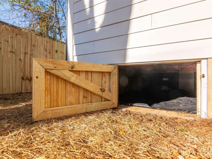 719 Smith Street, Shelby, NC 28150.  MLS# CAR4312792, YatesRealty ID 1407. 
