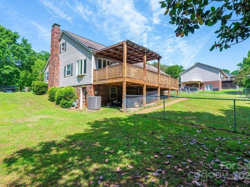 1276 Beechwood Drive, Newton, NC 28658.  MLS# CAR4260663, YatesRealty ID 14070. 