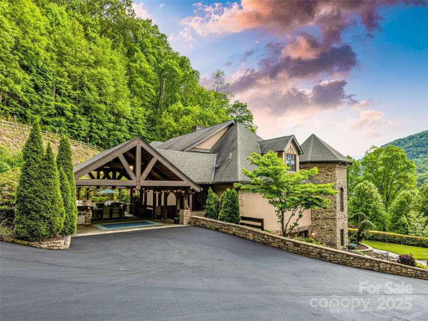 202 Emerald Lane, Maggie Valley, NC 28751.  MLS# CAR4047356, YatesRealty ID 14071. 