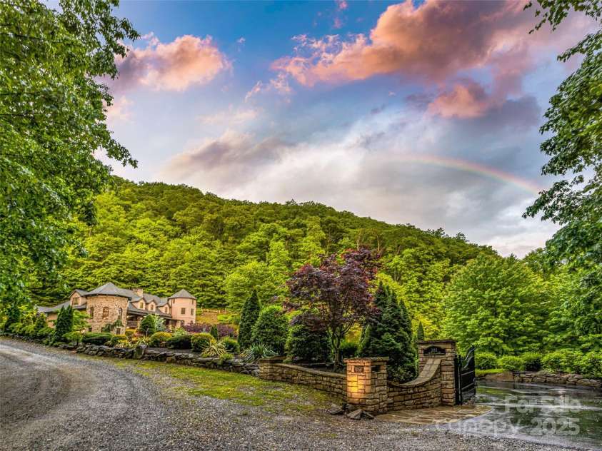 202 Emerald Lane, Maggie Valley, NC 28751.  MLS# CAR4047356, YatesRealty ID 14071. 