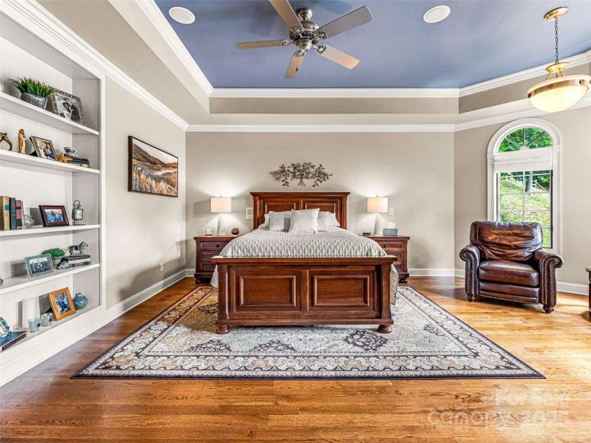 202 Emerald Lane, Maggie Valley, NC 28751.  MLS# CAR4047356, YatesRealty ID 14071. Luxurious Primary Suite.