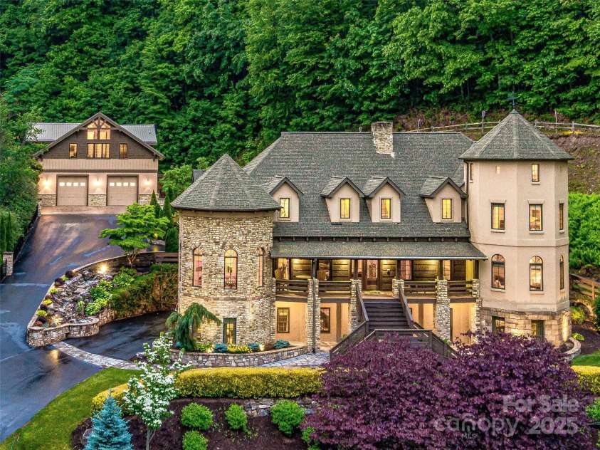 202 Emerald Lane, Maggie Valley, NC 28751.  MLS# CAR4047356, YatesRealty ID 14071. Www.ncmountaincastle.com