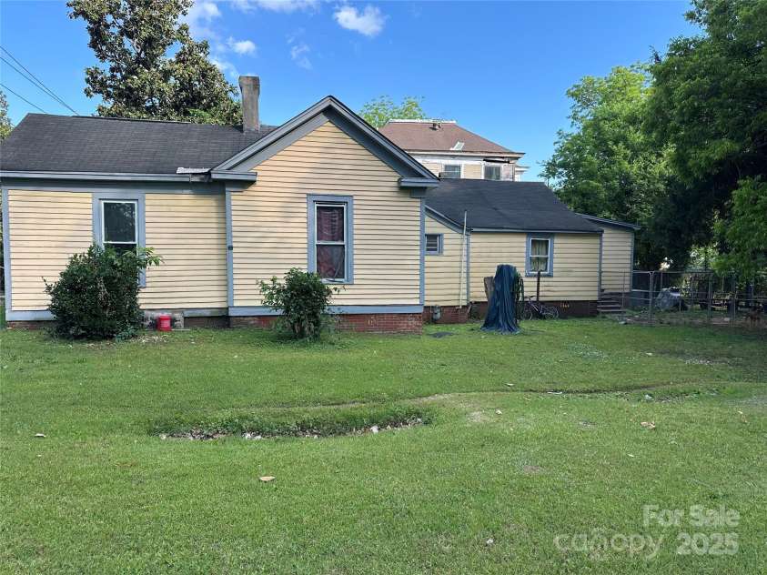 142 Wylie Street, Chester, SC 29706.  MLS# CAR4260159, YatesRealty ID 14072. 