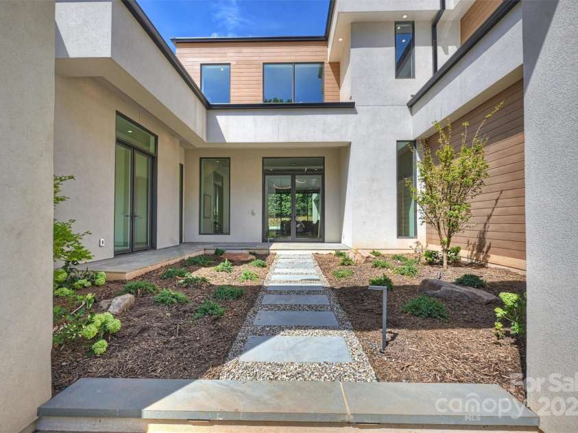 3630 Foxcroft Road, Charlotte, NC 28211.  MLS# CAR4245398, YatesRealty ID 14073. 