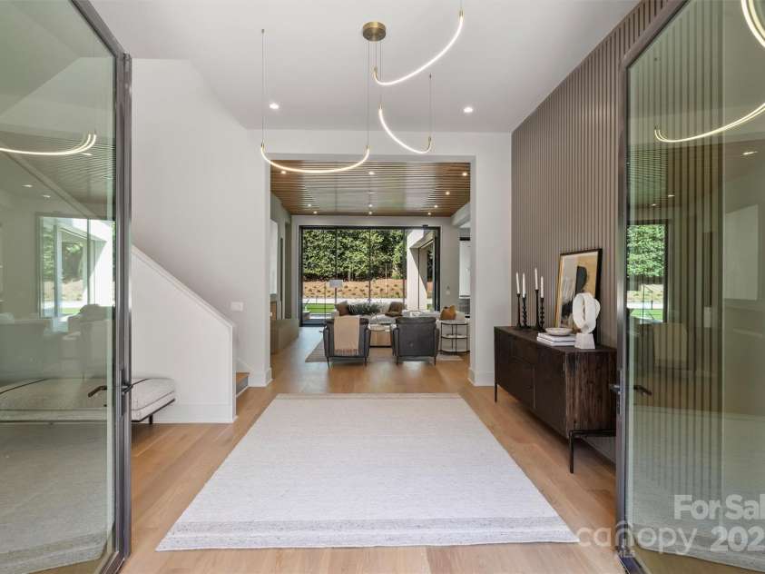 3630 Foxcroft Road, Charlotte, NC 28211.  MLS# CAR4245398, YatesRealty ID 14073. 