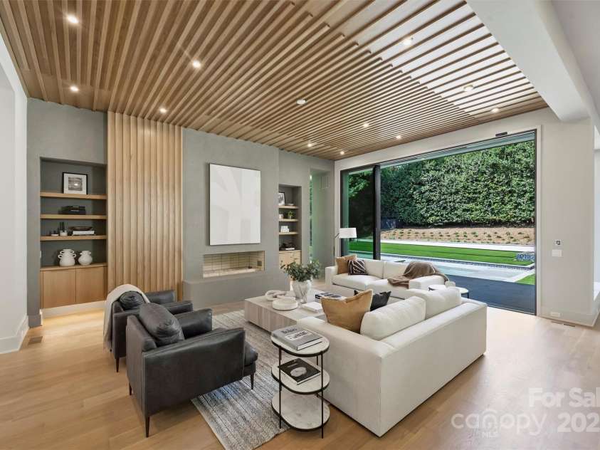 3630 Foxcroft Road, Charlotte, NC 28211.  MLS# CAR4245398, YatesRealty ID 14073. 