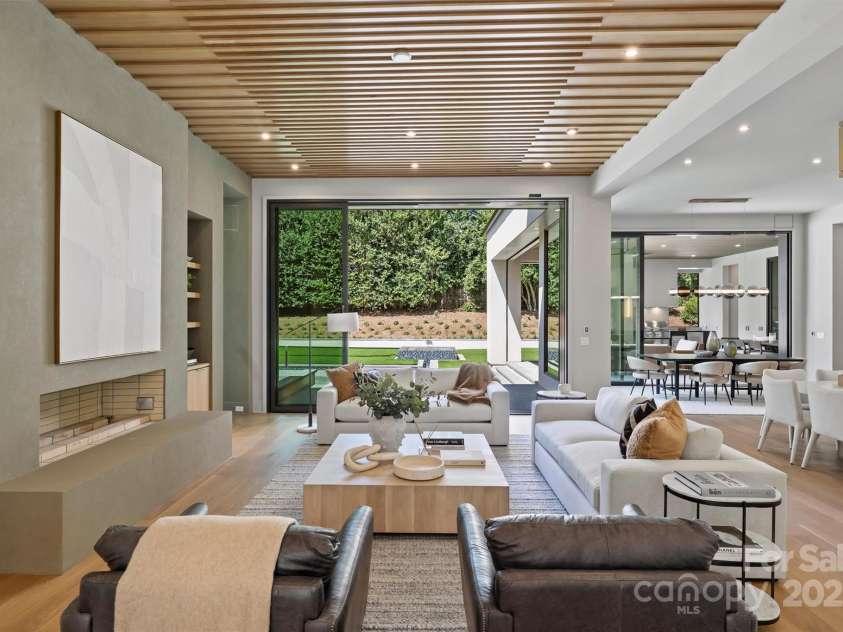 3630 Foxcroft Road, Charlotte, NC 28211.  MLS# CAR4245398, YatesRealty ID 14073. 