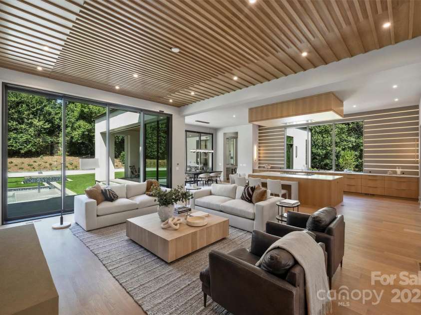 3630 Foxcroft Road, Charlotte, NC 28211.  MLS# CAR4245398, YatesRealty ID 14073. 