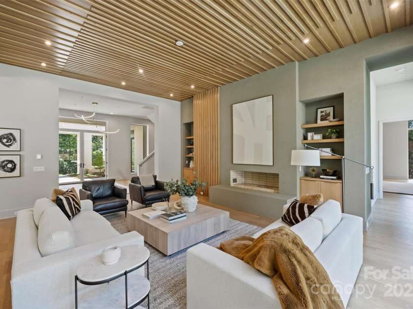 3630 Foxcroft Road, Charlotte, NC 28211.  MLS# CAR4245398, YatesRealty ID 14073. 