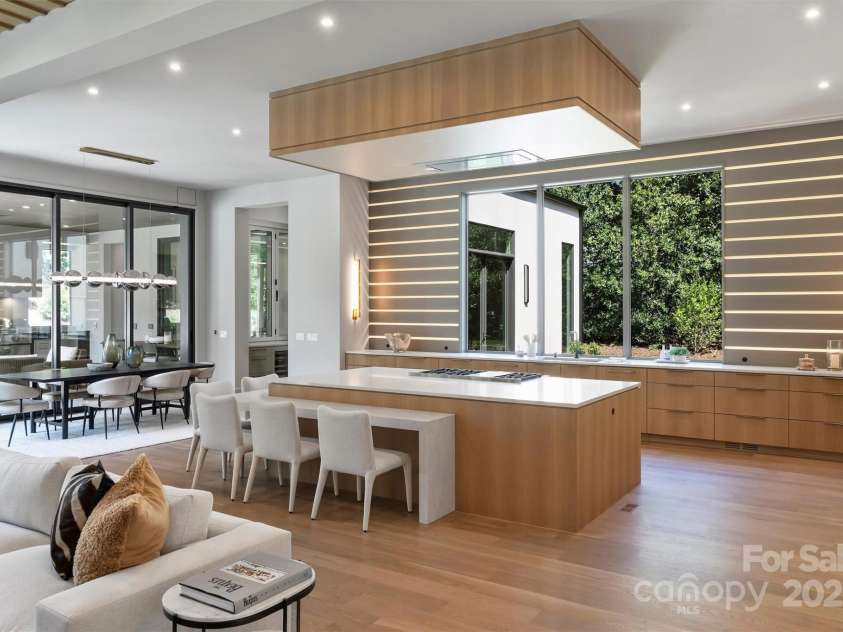 3630 Foxcroft Road, Charlotte, NC 28211.  MLS# CAR4245398, YatesRealty ID 14073. 