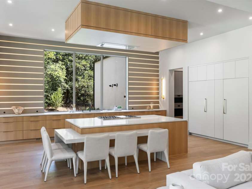 3630 Foxcroft Road, Charlotte, NC 28211.  MLS# CAR4245398, YatesRealty ID 14073. 