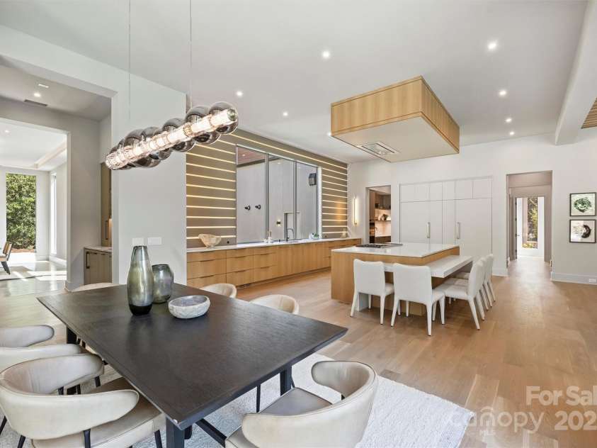 3630 Foxcroft Road, Charlotte, NC 28211.  MLS# CAR4245398, YatesRealty ID 14073. 