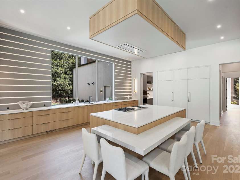 3630 Foxcroft Road, Charlotte, NC 28211.  MLS# CAR4245398, YatesRealty ID 14073. 