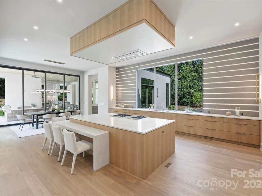 3630 Foxcroft Road, Charlotte, NC 28211.  MLS# CAR4245398, YatesRealty ID 14073. 