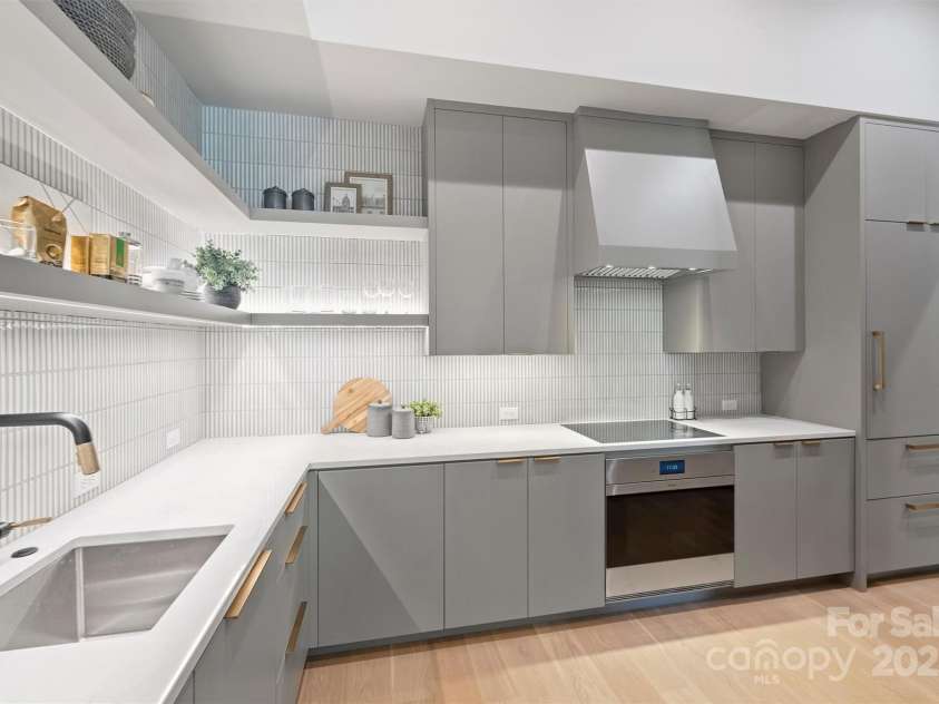 3630 Foxcroft Road, Charlotte, NC 28211.  MLS# CAR4245398, YatesRealty ID 14073. 