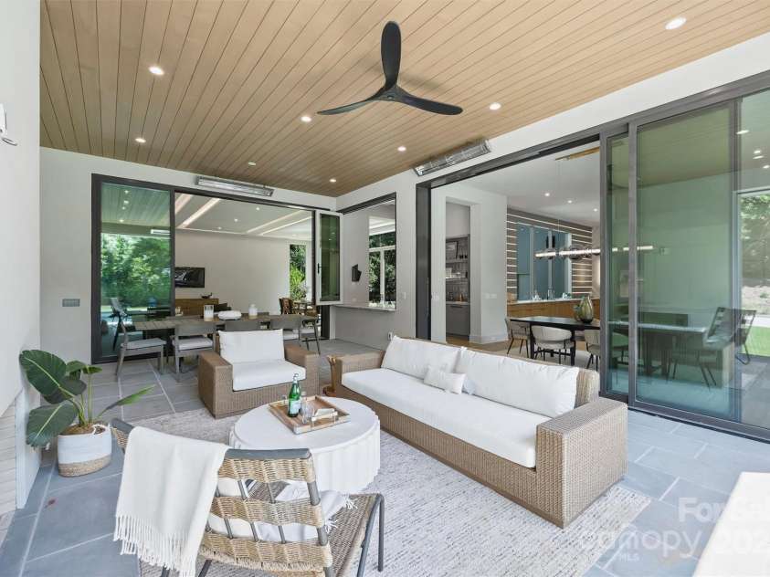 3630 Foxcroft Road, Charlotte, NC 28211.  MLS# CAR4245398, YatesRealty ID 14073. 