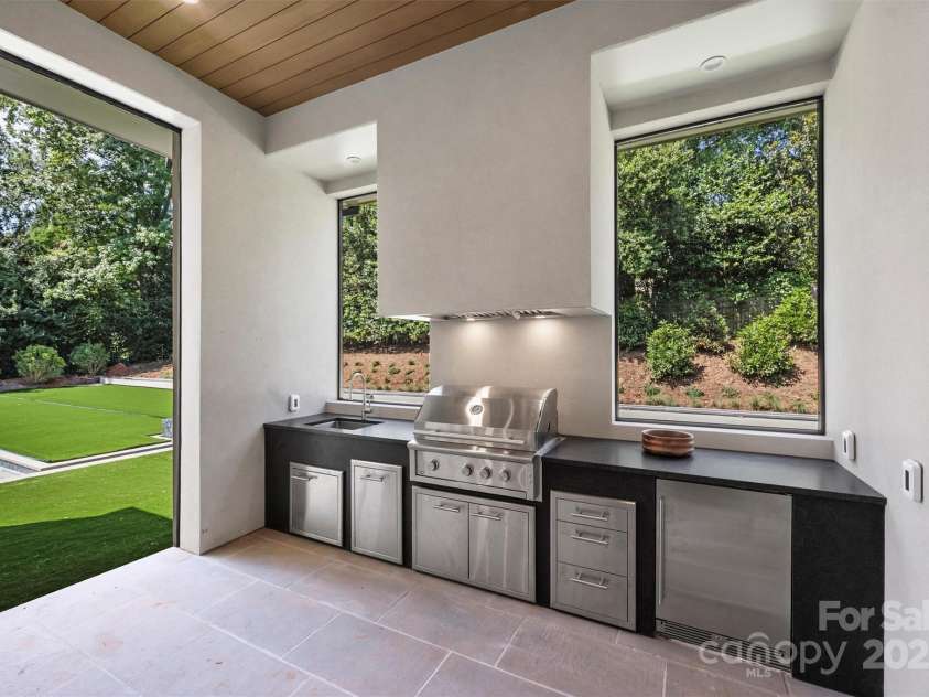 3630 Foxcroft Road, Charlotte, NC 28211.  MLS# CAR4245398, YatesRealty ID 14073. 