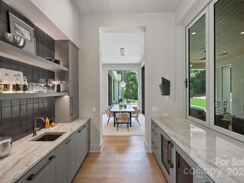 3630 Foxcroft Road, Charlotte, NC 28211.  MLS# CAR4245398, YatesRealty ID 14073. 