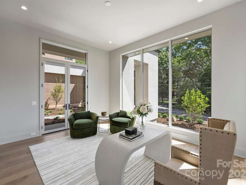 3630 Foxcroft Road, Charlotte, NC 28211.  MLS# CAR4245398, YatesRealty ID 14073. 