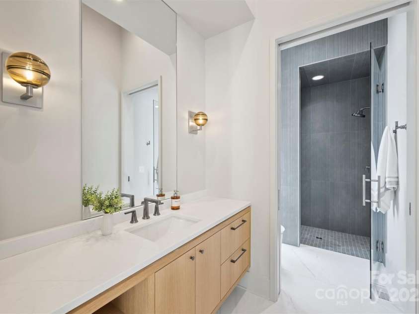 3630 Foxcroft Road, Charlotte, NC 28211.  MLS# CAR4245398, YatesRealty ID 14073. 