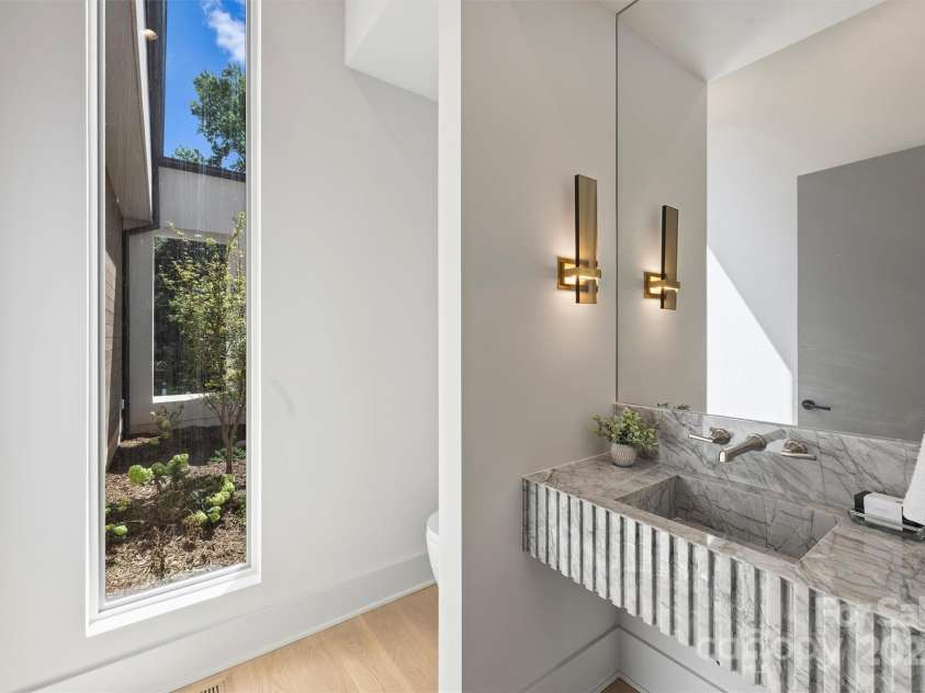 3630 Foxcroft Road, Charlotte, NC 28211.  MLS# CAR4245398, YatesRealty ID 14073. 