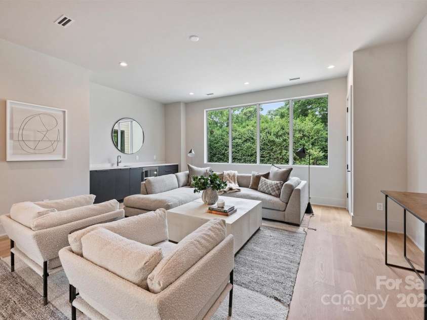 3630 Foxcroft Road, Charlotte, NC 28211.  MLS# CAR4245398, YatesRealty ID 14073. 