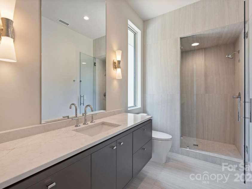 3630 Foxcroft Road, Charlotte, NC 28211.  MLS# CAR4245398, YatesRealty ID 14073. 