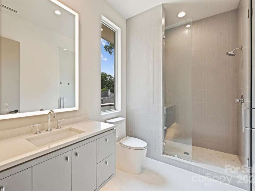 3630 Foxcroft Road, Charlotte, NC 28211.  MLS# CAR4245398, YatesRealty ID 14073. 