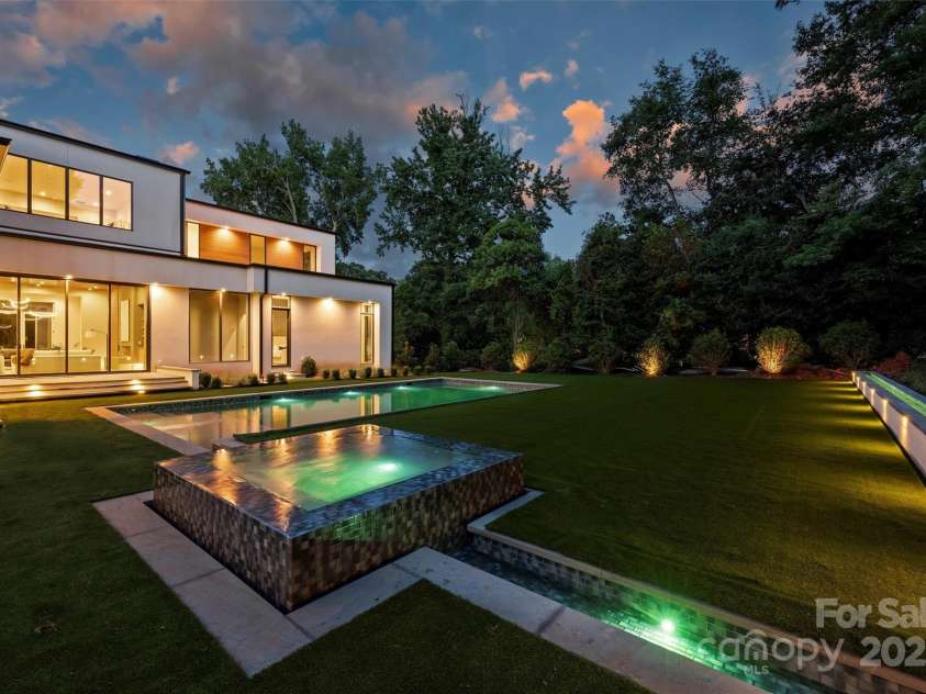 3630 Foxcroft Road, Charlotte, NC 28211.  MLS# CAR4245398, YatesRealty ID 14073. 