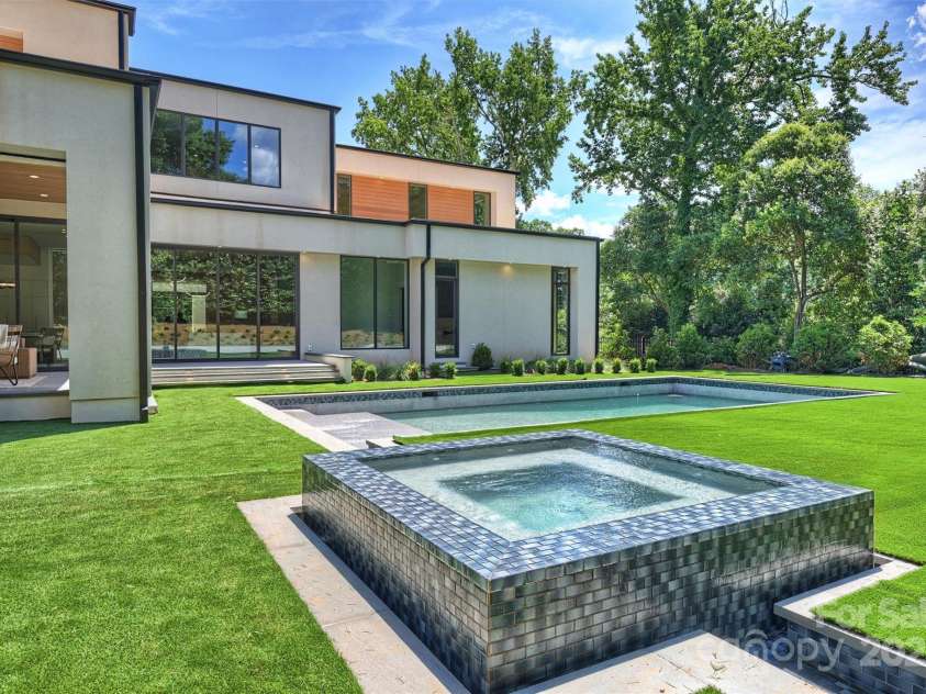 3630 Foxcroft Road, Charlotte, NC 28211.  MLS# CAR4245398, YatesRealty ID 14073. 