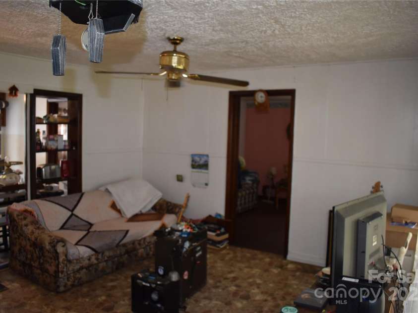 118 Fourth C Street, Marion, NC 28752.  MLS# CAR4260321, YatesRealty ID 14074. 