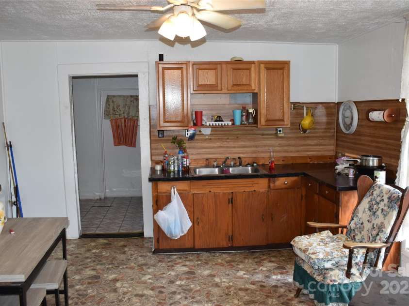 118 Fourth C Street, Marion, NC 28752.  MLS# CAR4260321, YatesRealty ID 14074. 