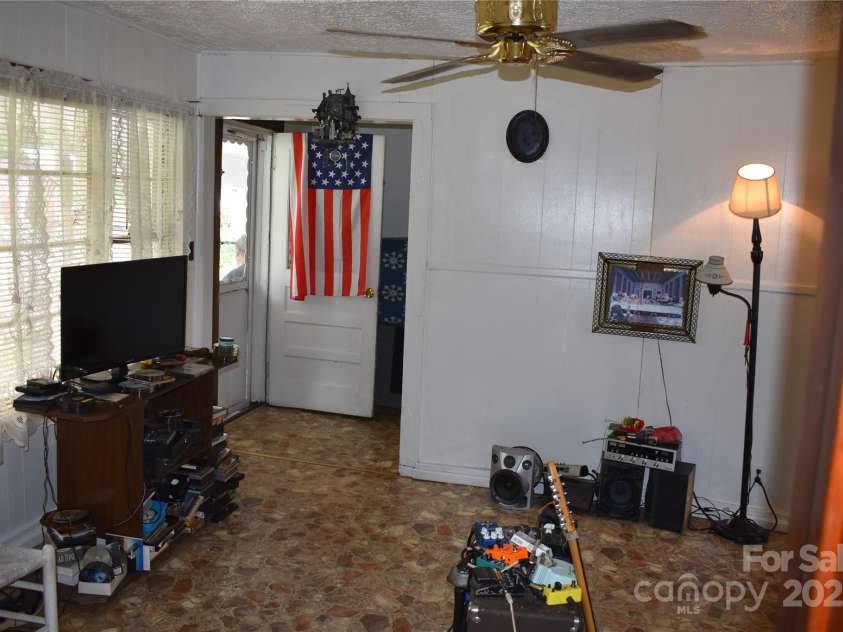 118 Fourth C Street, Marion, NC 28752.  MLS# CAR4260321, YatesRealty ID 14074. 