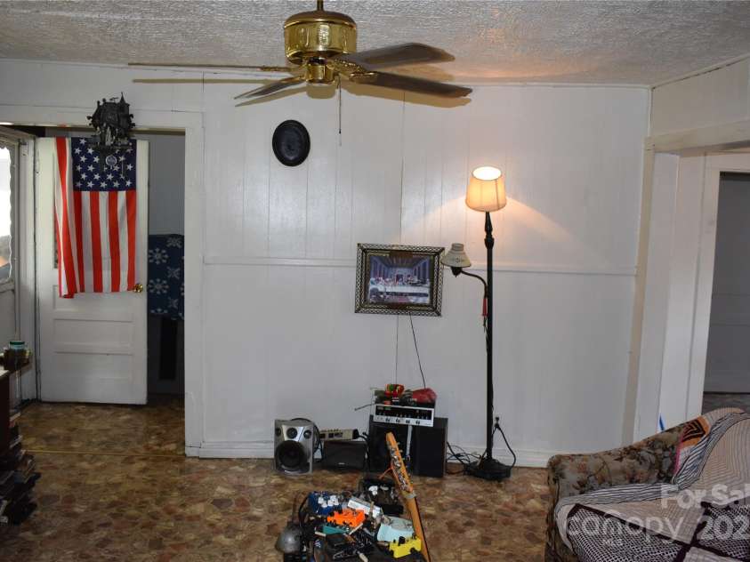 118 Fourth C Street, Marion, NC 28752.  MLS# CAR4260321, YatesRealty ID 14074. 