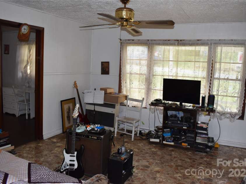 118 Fourth C Street, Marion, NC 28752.  MLS# CAR4260321, YatesRealty ID 14074. 