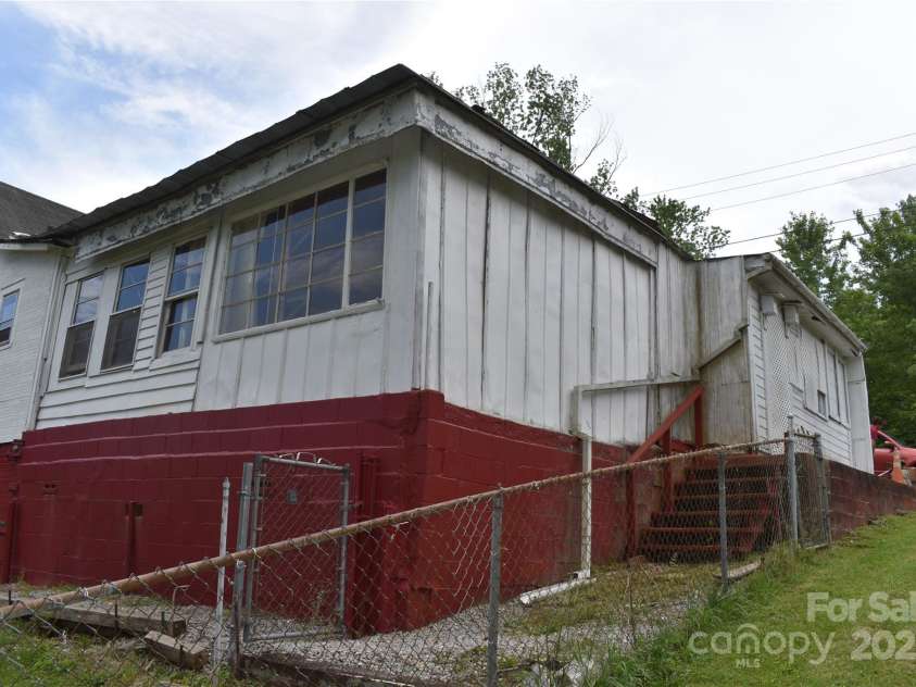 118 Fourth C Street, Marion, NC 28752.  MLS# CAR4260321, YatesRealty ID 14074. 