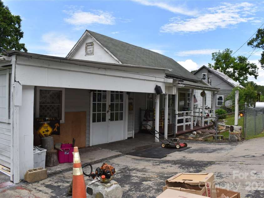 118 Fourth C Street, Marion, NC 28752.  MLS# CAR4260321, YatesRealty ID 14074. 