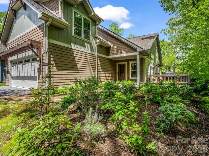 29 Stonehollow Lane, Brevard, NC 28712.  MLS# CAR4347760, YatesRealty ID 14076. 