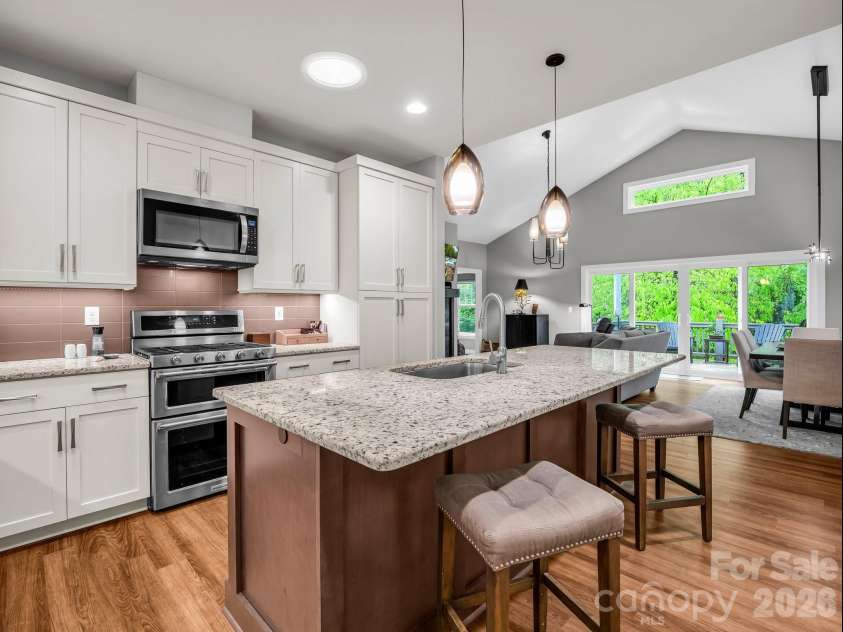 29 Stonehollow Lane, Brevard, NC 28712.  MLS# CAR4347760, YatesRealty ID 14076. 