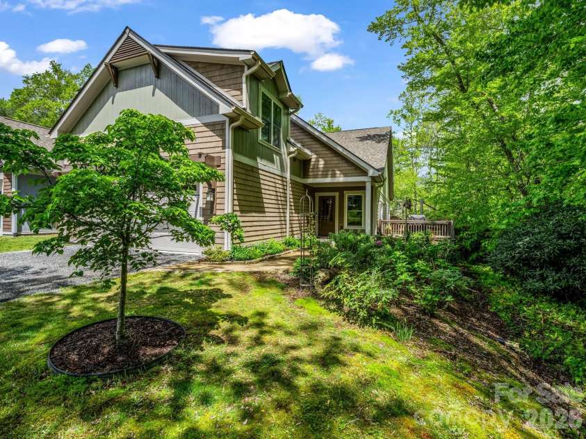 29 Stonehollow Lane, Brevard, NC 28712.  MLS# CAR4347760, YatesRealty ID 14076. 