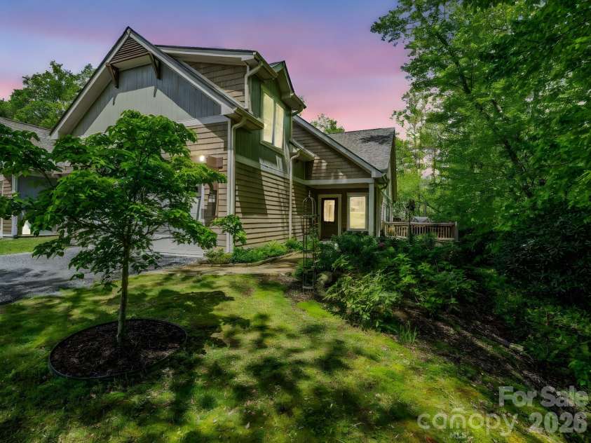 29 Stonehollow Lane, Brevard, NC 28712.  MLS# CAR4347760, YatesRealty ID 14076. 