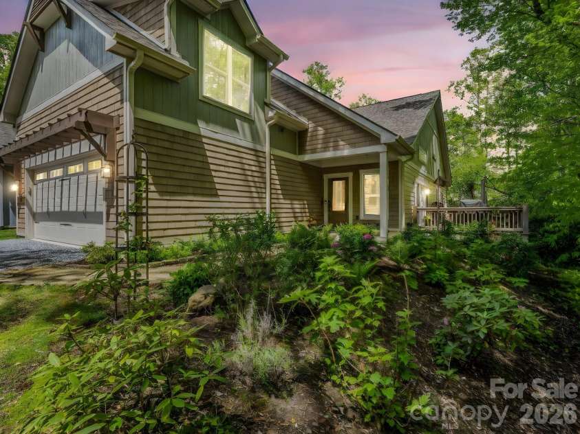 29 Stonehollow Lane, Brevard, NC 28712.  MLS# CAR4347760, YatesRealty ID 14076. 