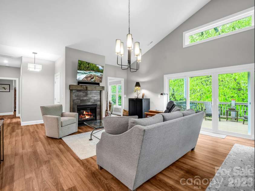 29 Stonehollow Lane, Brevard, NC 28712.  MLS# CAR4347760, YatesRealty ID 14076. 