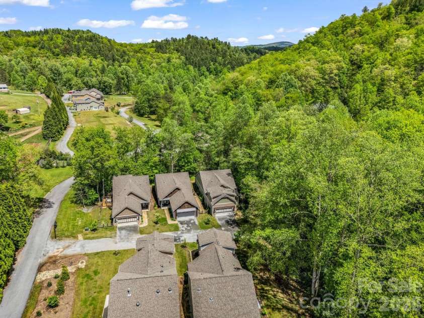 29 Stonehollow Lane, Brevard, NC 28712.  MLS# CAR4347760, YatesRealty ID 14076. 