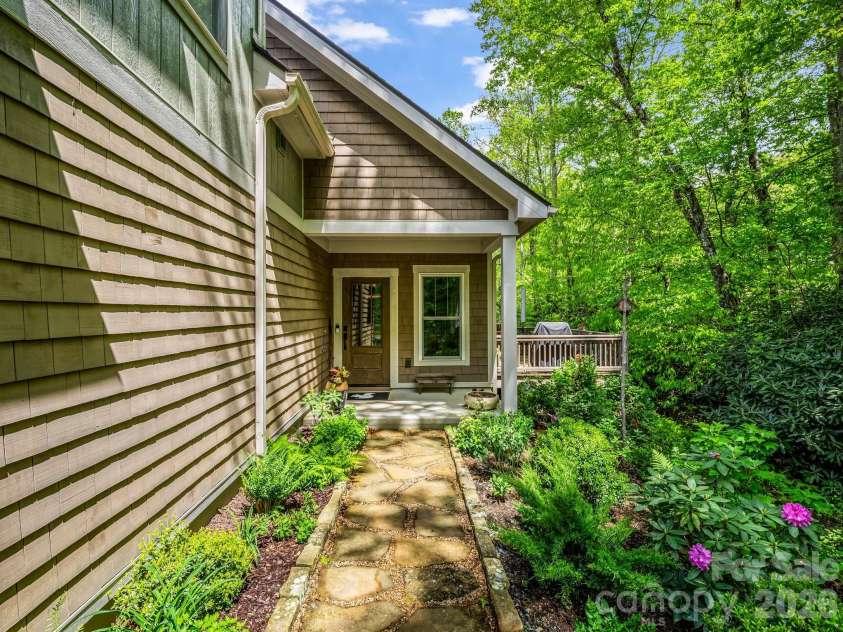 29 Stonehollow Lane, Brevard, NC 28712.  MLS# CAR4347760, YatesRealty ID 14076. Front walkway
