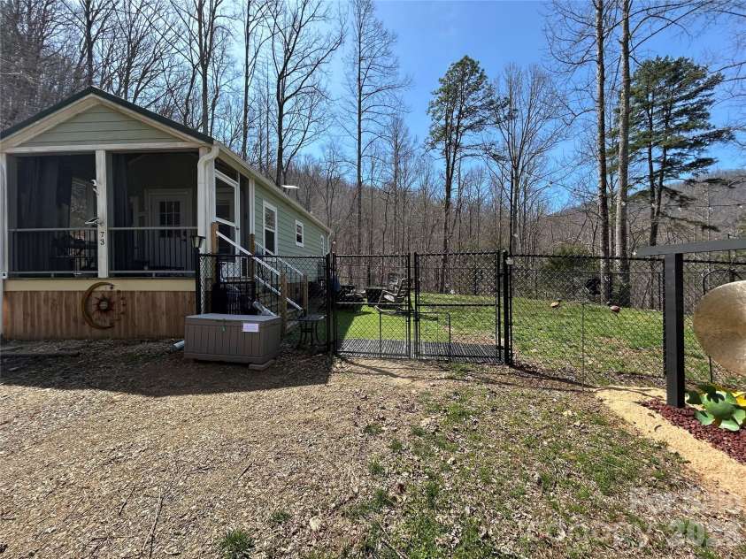 73 Bear Oat Trail, Franklin, NC 28734.  MLS# CAR4350365, YatesRealty ID 14077. 