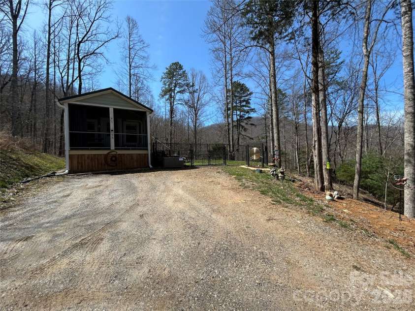 73 Bear Oat Trail, Franklin, NC 28734.  MLS# CAR4350365, YatesRealty ID 14077. 