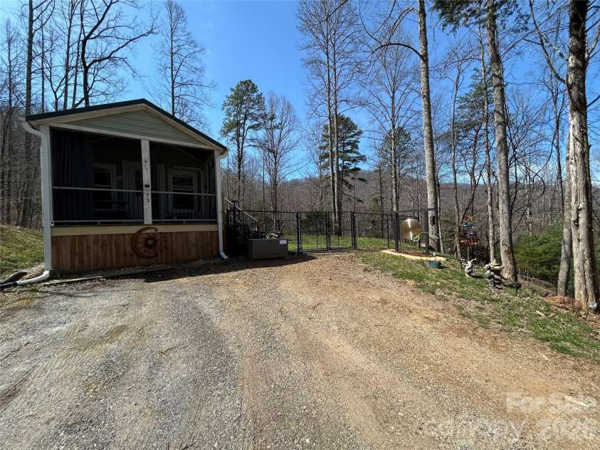 73 Bear Oat Trail, Franklin, NC 28734.  MLS# CAR4350365, YatesRealty ID 14077. 