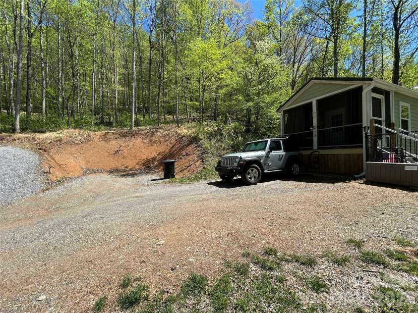 73 Bear Oat Trail, Franklin, NC 28734.  MLS# CAR4350365, YatesRealty ID 14077. 